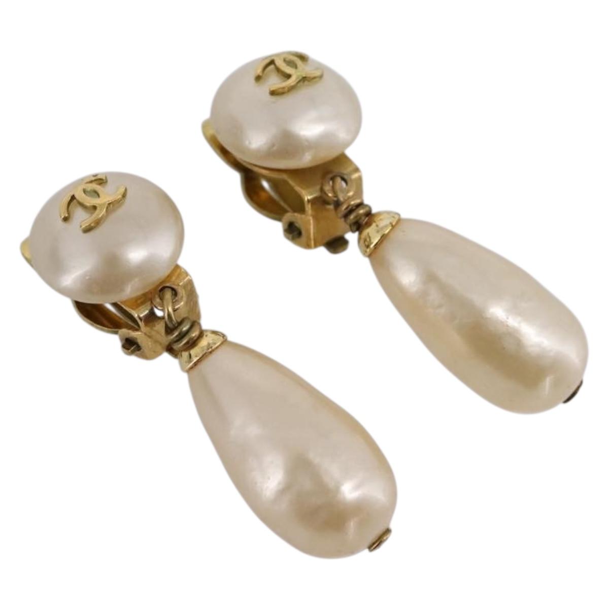 CHANEL Earring metal Gold CC Auth 195937V – MixTHINKS